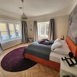 Orange Flat By Grazrentals Highest Standard & Free Parking