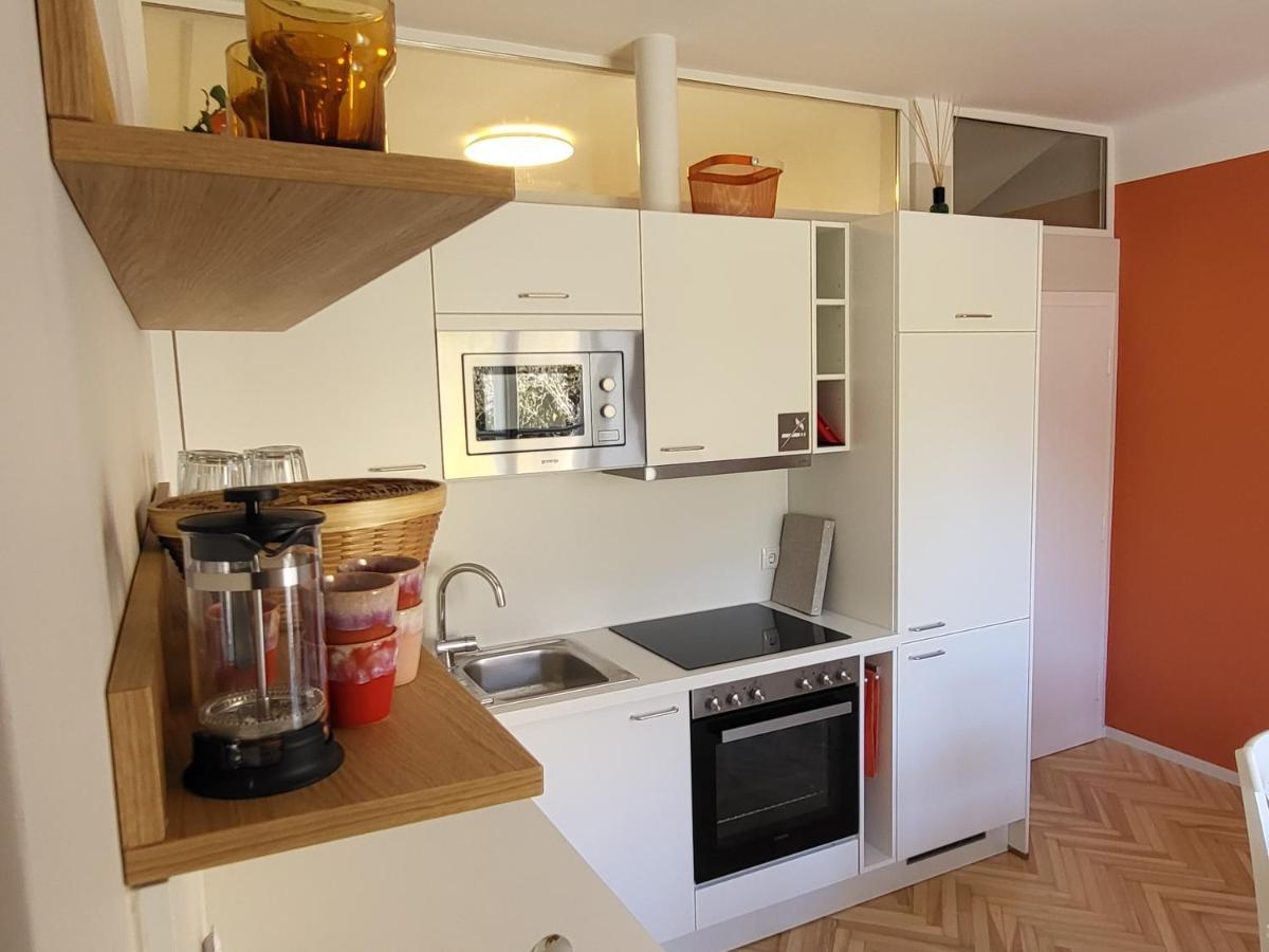 Orange Flat By Grazrentals Highest Standard & Free Parking